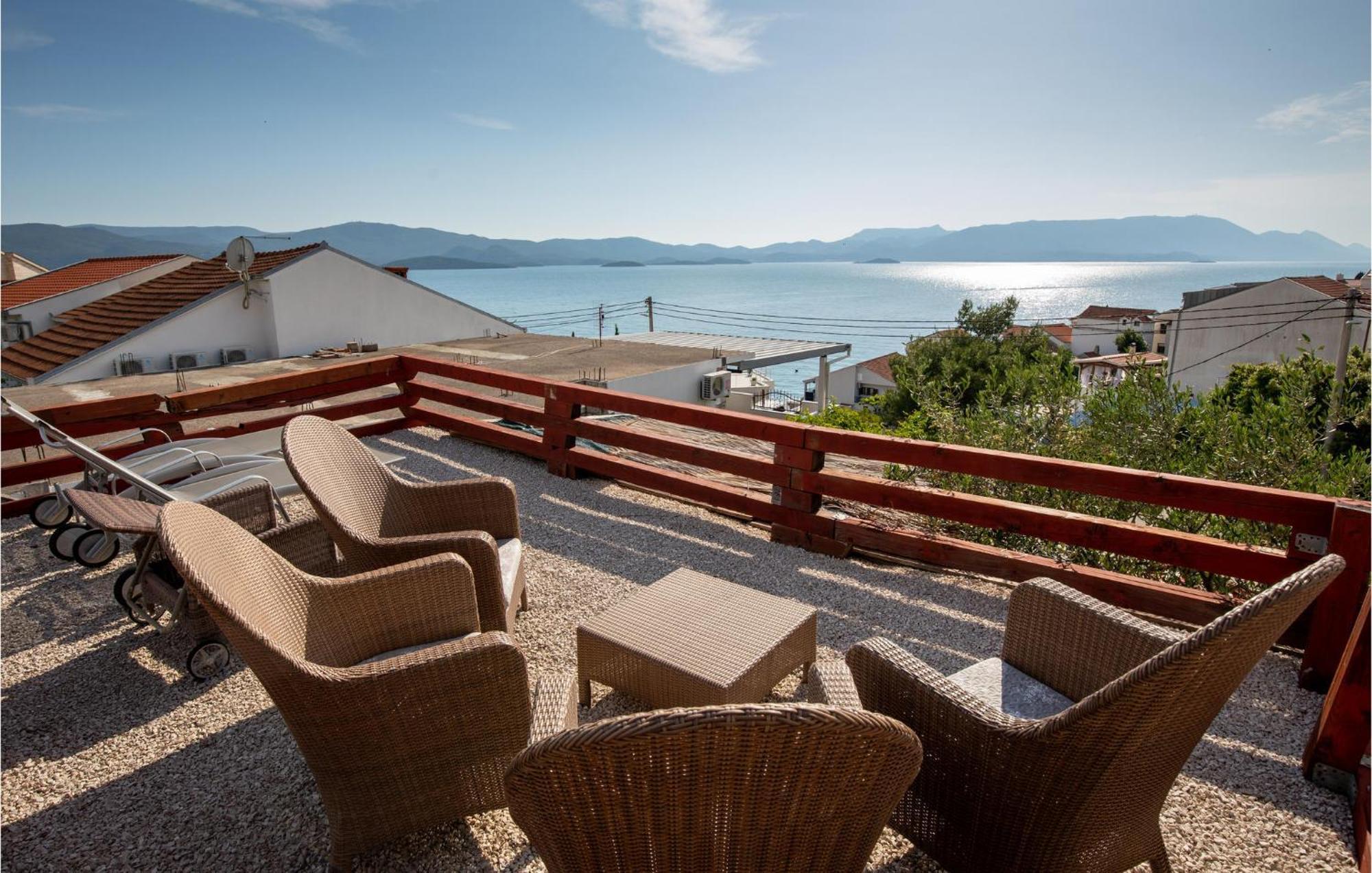 1 Bedroom Stunning In Komarna Apartment